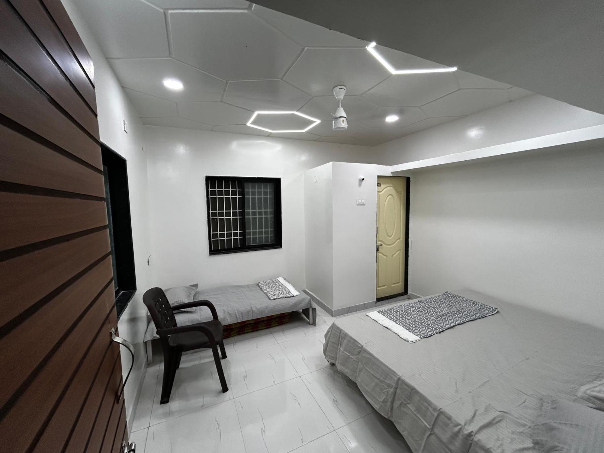 Vatavriksha Guest House,Akkalkot Akalkot Exterior foto